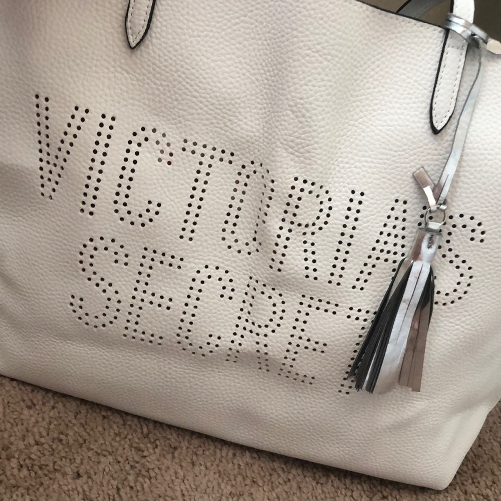 White Victoria’s Secret tote